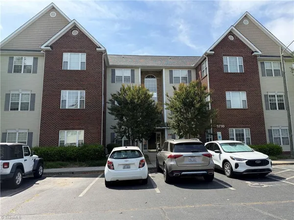 $177,500 | 3710 Spanish Peak Drive, Unit 2B, High Point, NC 27265