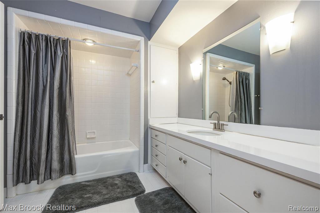 32481 Evergreen Road Beverly Hills, MI 48025 - Photo 46 of 57