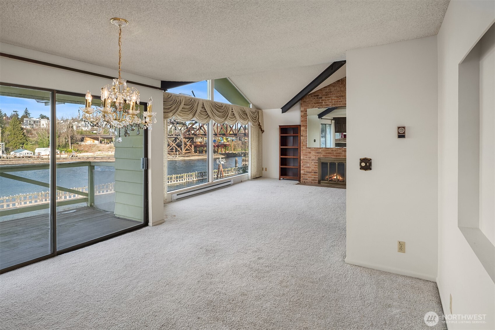 3606 West Commodore Way Seattle, WA 98199 - Photo 11 of 33