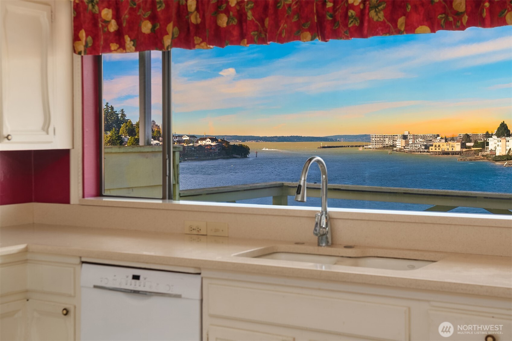 3606 West Commodore Way Seattle, WA 98199 - Photo 14 of 33