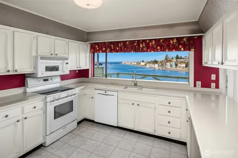 $2,100,000 | 3606 West Commodore Way, Seattle, WA 98199