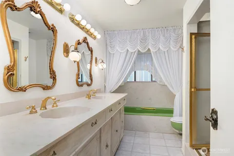 $2,100,000 | 3606 West Commodore Way, Seattle, WA 98199