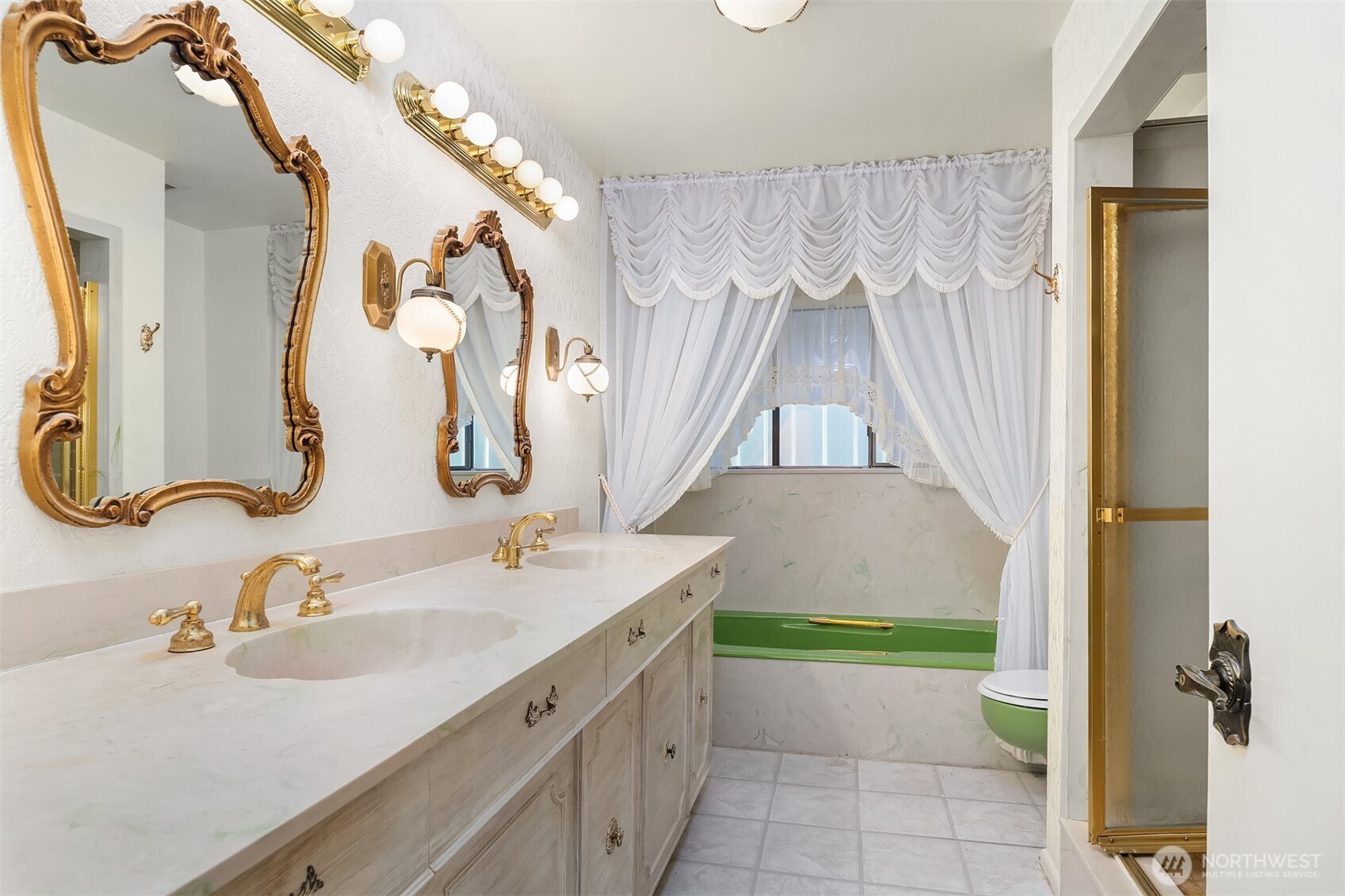 3606 West Commodore Way Seattle, WA 98199 - Photo 19 of 33