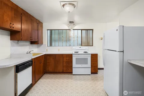 $2,100,000 | 3606 West Commodore Way, Seattle, WA 98199