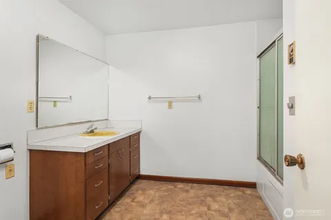 $2,100,000 | 3606 West Commodore Way, Seattle, WA 98199