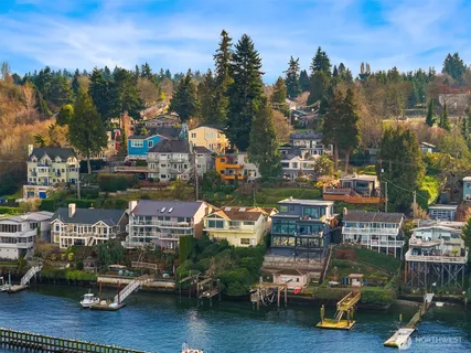 $2,100,000 | 3606 West Commodore Way, Seattle, WA 98199