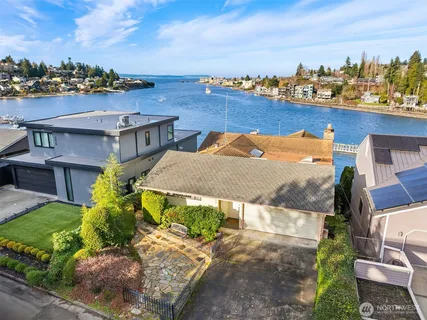$2,100,000 | 3606 West Commodore Way, Seattle, WA 98199