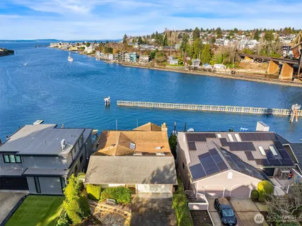 $2,100,000 | 3606 West Commodore Way, Seattle, WA 98199