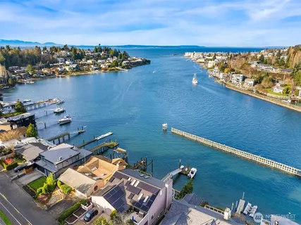 $2,100,000 | 3606 West Commodore Way, Seattle, WA 98199