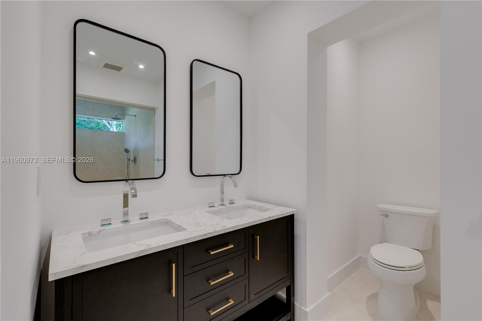 12535 Moss Ranch Road Pinecrest, FL 33156 - Photo 17 of 31 Primary Bedroom En-suite