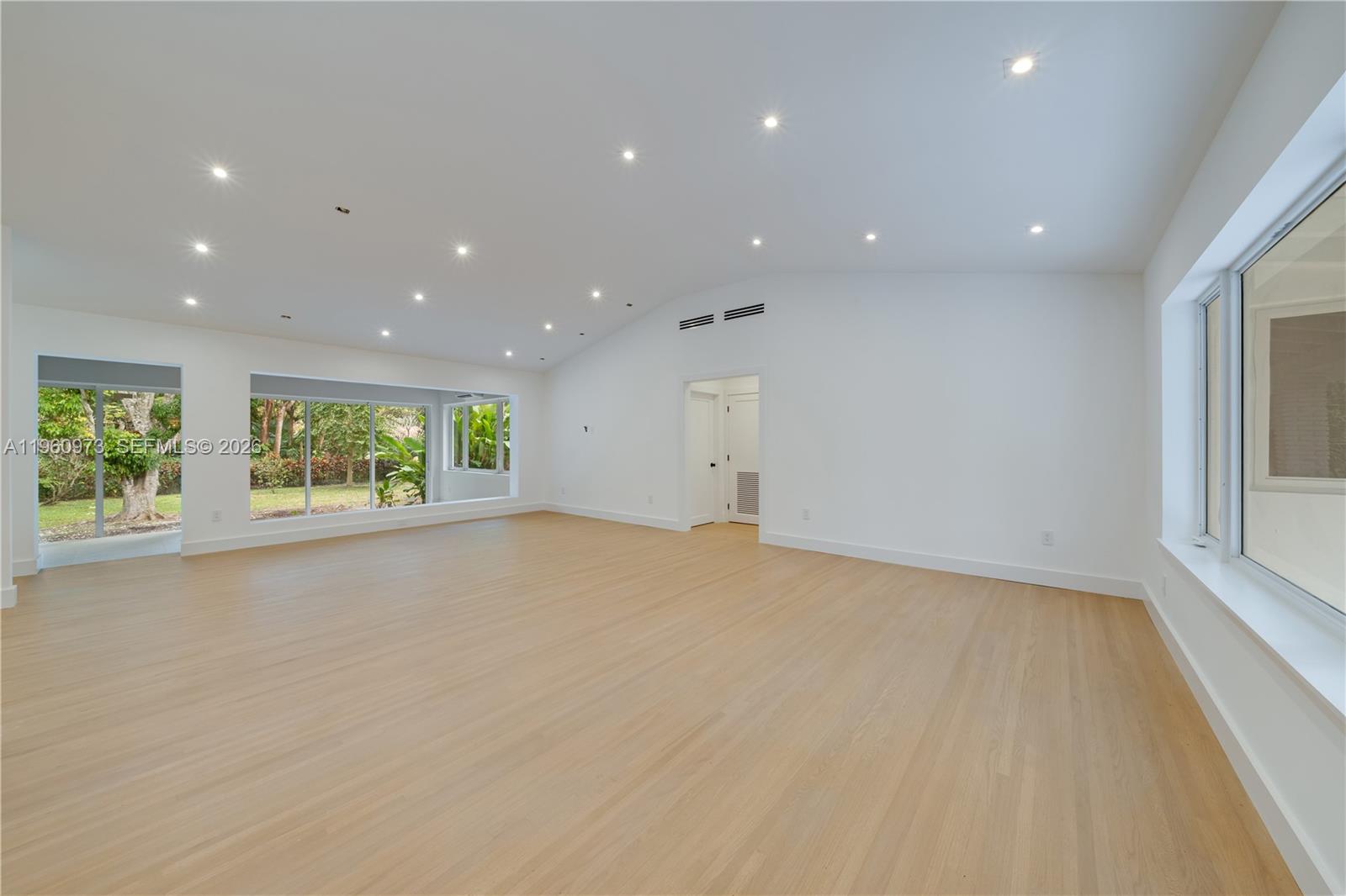 12535 Moss Ranch Road Pinecrest, FL 33156 - Photo 4 of 31 Large Living/ Dining