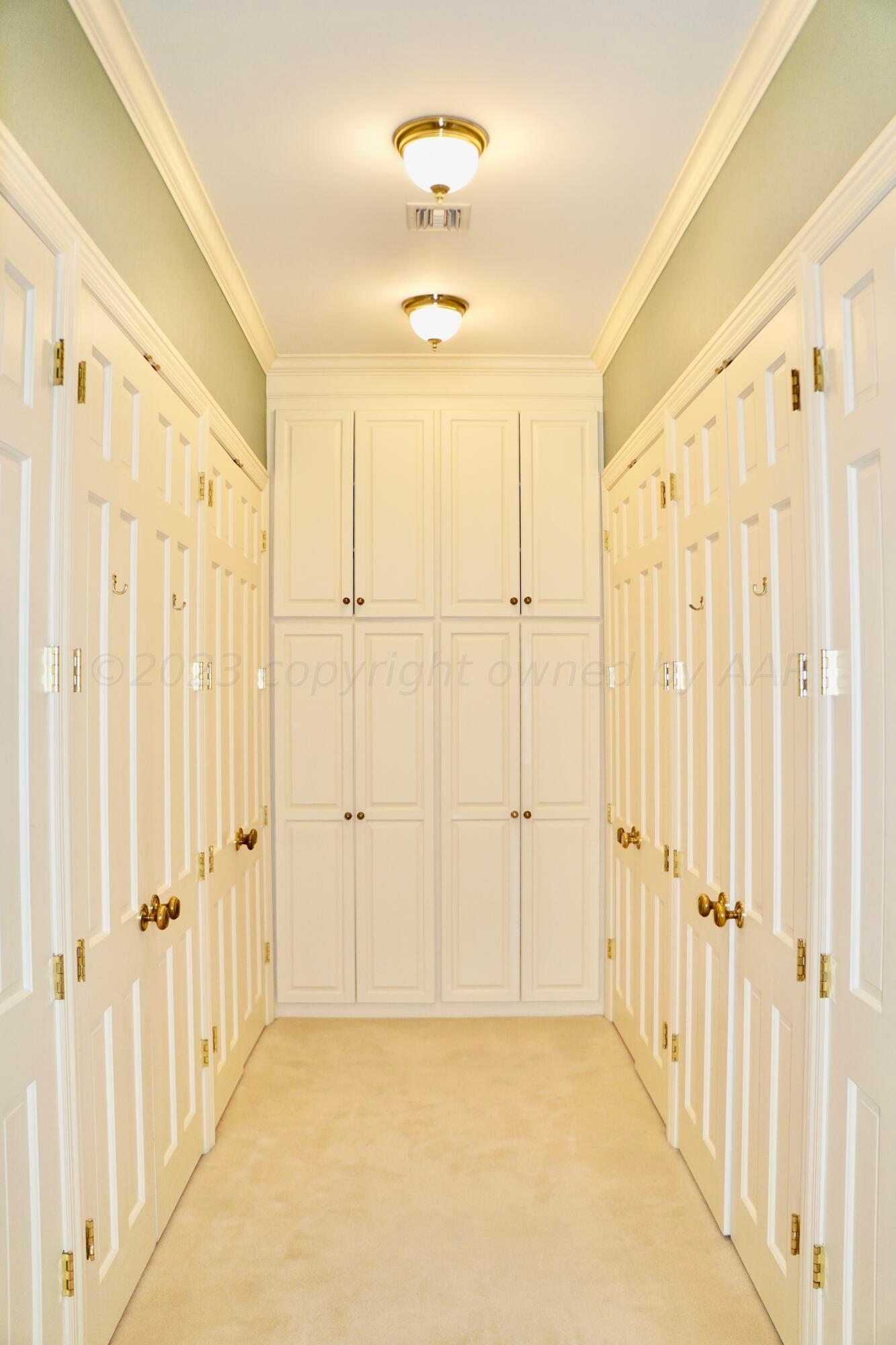 22 Edgewater Drive Amarillo, TX 79106 - Photo 35 of 52 Master Closet