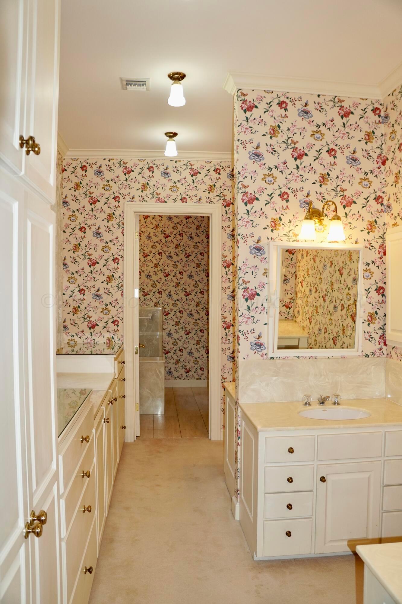 22 Edgewater Drive Amarillo, TX 79106 - Photo 37 of 52 Master Bath