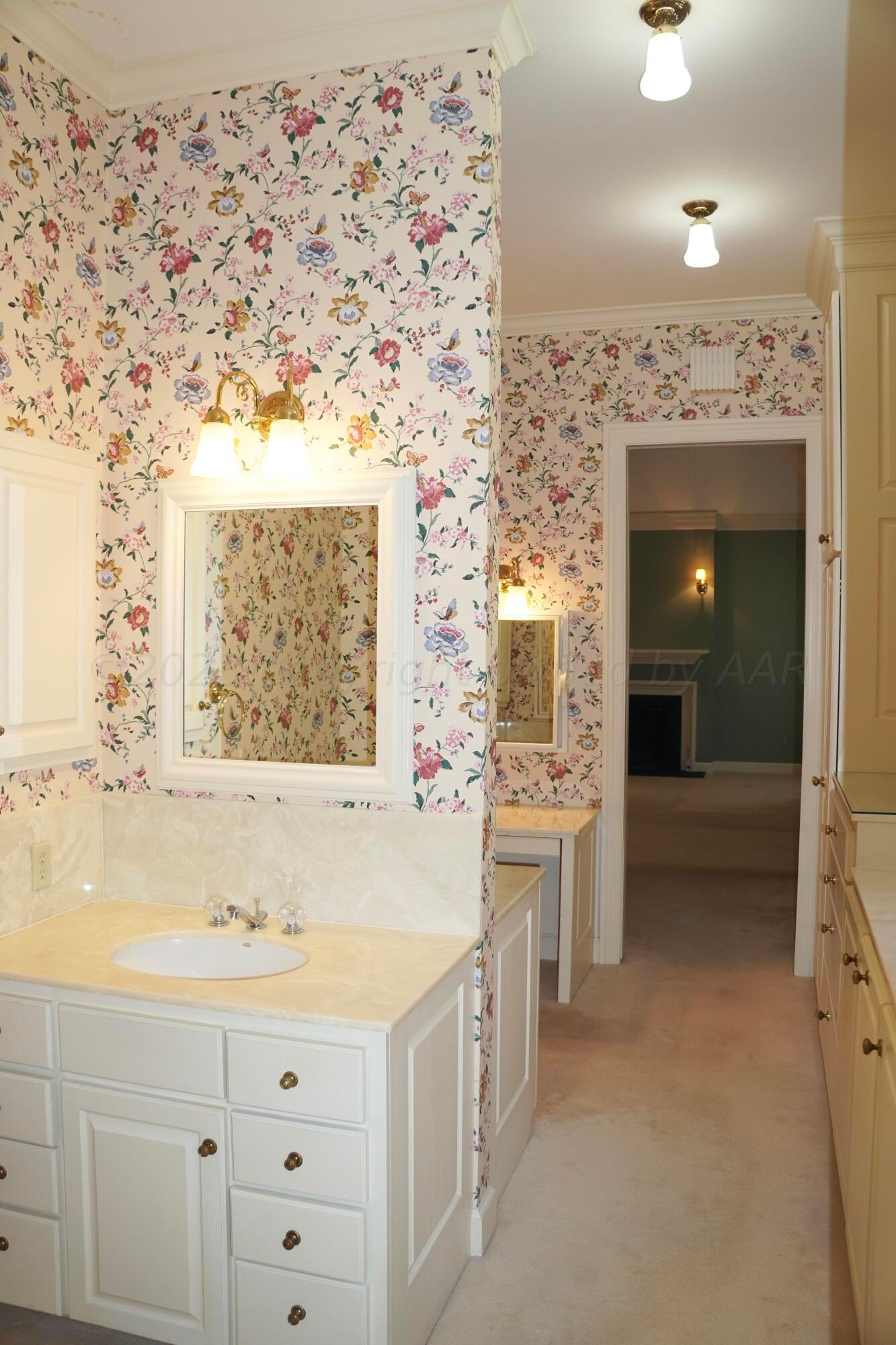 22 Edgewater Drive Amarillo, TX 79106 - Photo 38 of 52 Master Bath