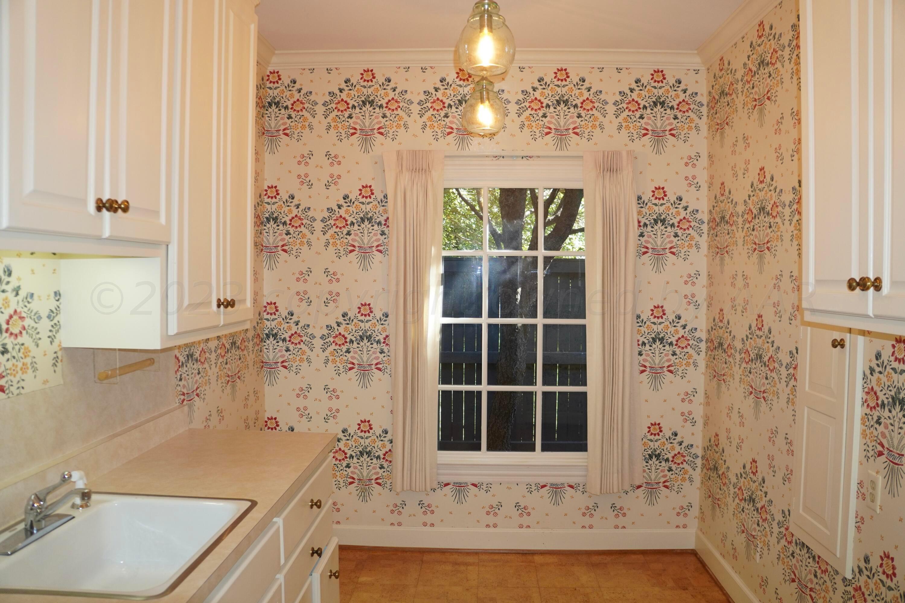 22 Edgewater Drive Amarillo, TX 79106 - Photo 43 of 52 Laundry Room