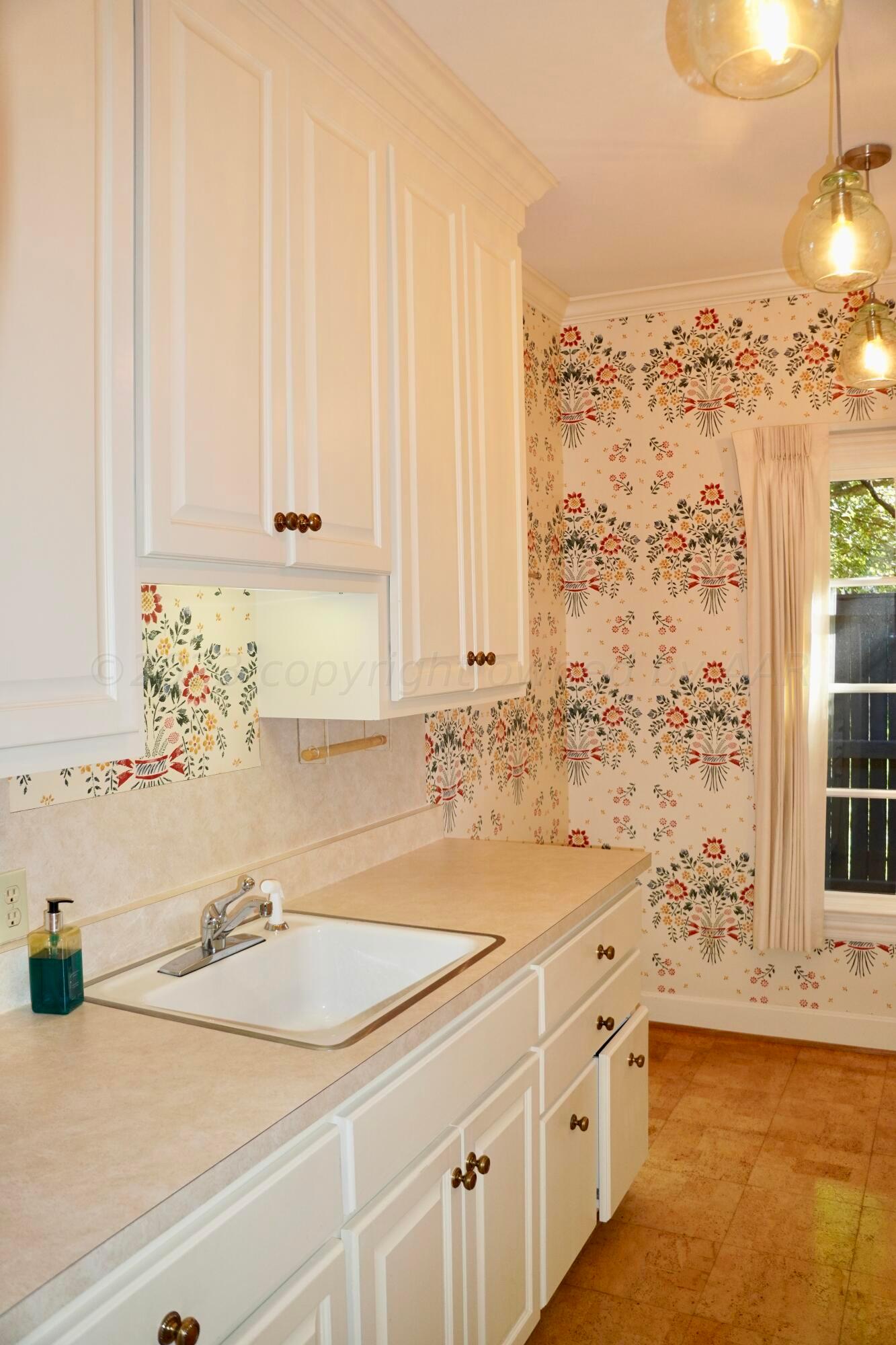 22 Edgewater Drive Amarillo, TX 79106 - Photo 44 of 52 Laundry Room