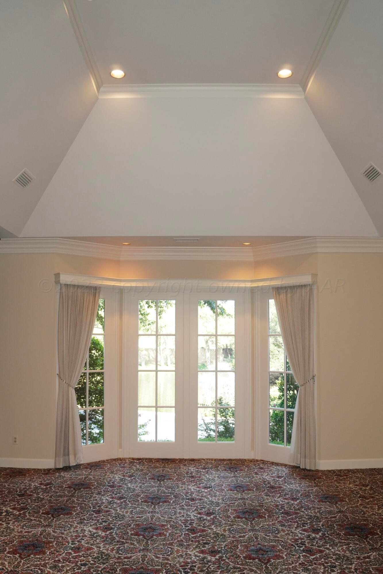 22 Edgewater Drive Amarillo, TX 79106 - Photo 5 of 52 Living Room