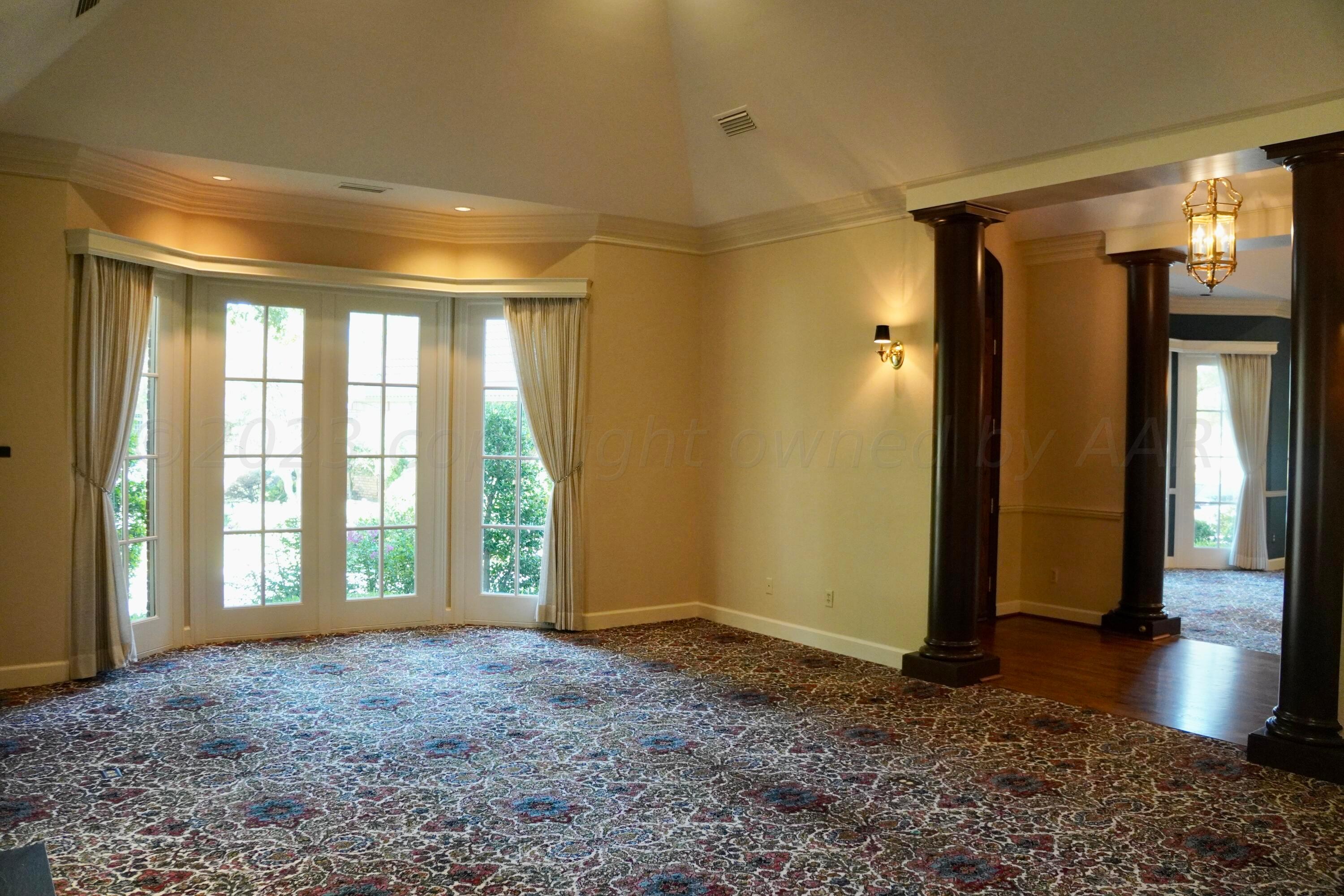 22 Edgewater Drive Amarillo, TX 79106 - Photo 6 of 52 Living Room