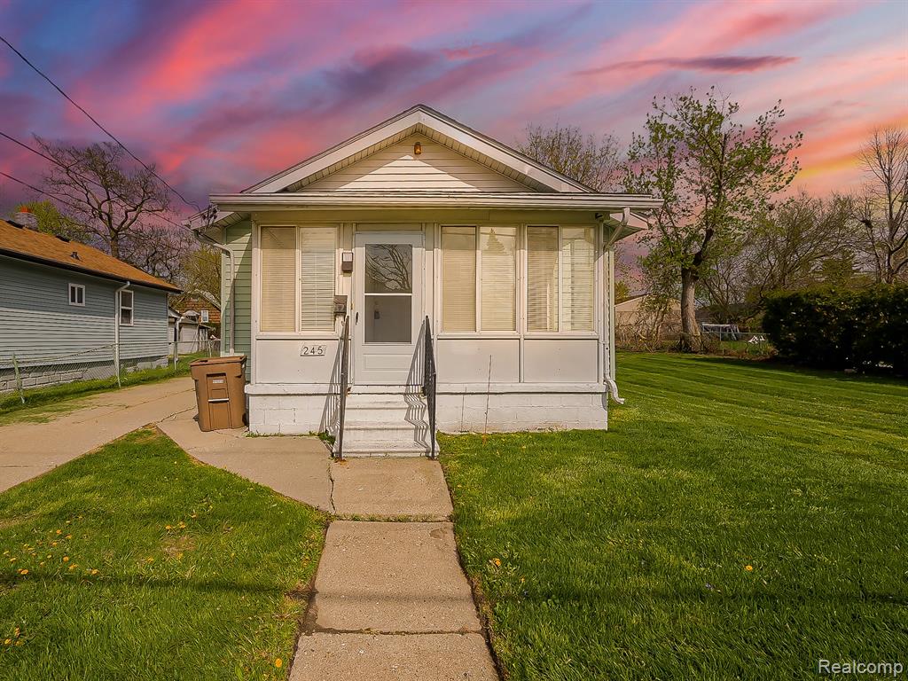 245 South Edith Street Pontiac, MI 48342 - Photo 1 of 30