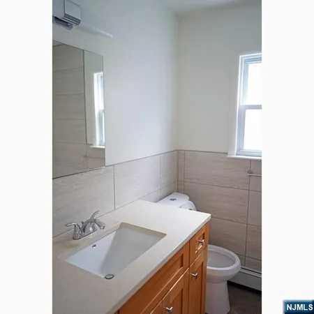 $2,600 | 210-214 Jersey Avenue, Unit 2, Cliffside Park, NJ 07010