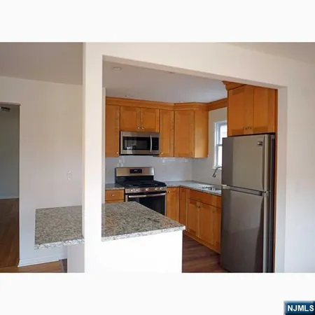 $2,600 | 210-214 Jersey Avenue, Unit 2, Cliffside Park, NJ 07010