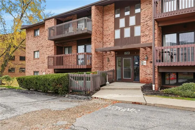 $162,500 | 1204 Dutilh Road, Unit 1, Cranberry Township, PA 16066