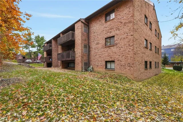 $162,500 | 1204 Dutilh Road, Unit 1, Cranberry Township, PA 16066