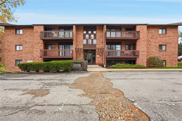 $162,500 | 1204 Dutilh Road, Unit 1, Cranberry Township, PA 16066