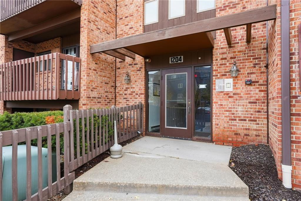 1204 Dutilh Road, Unit 1 Cranberry Township, PA 16066 - Photo 4 of 34