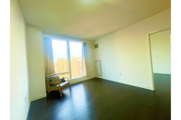 $1,280,000 | 252 South Street, Unit 21F | Two Bridges