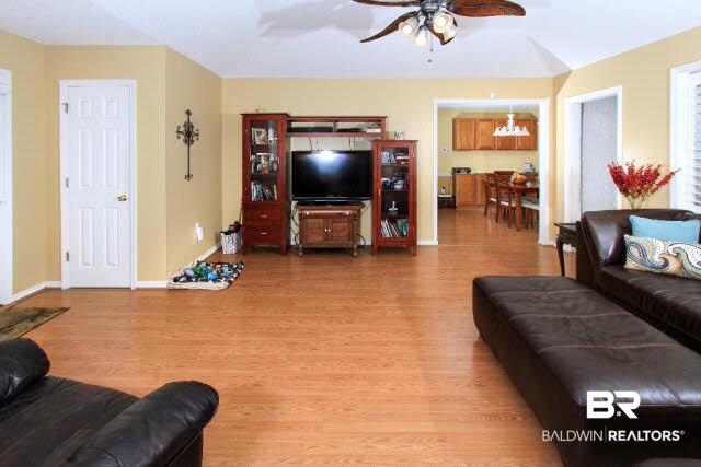 513 Orchard Lane Foley, AL 36535 - Photo 4 of 28 Living Area