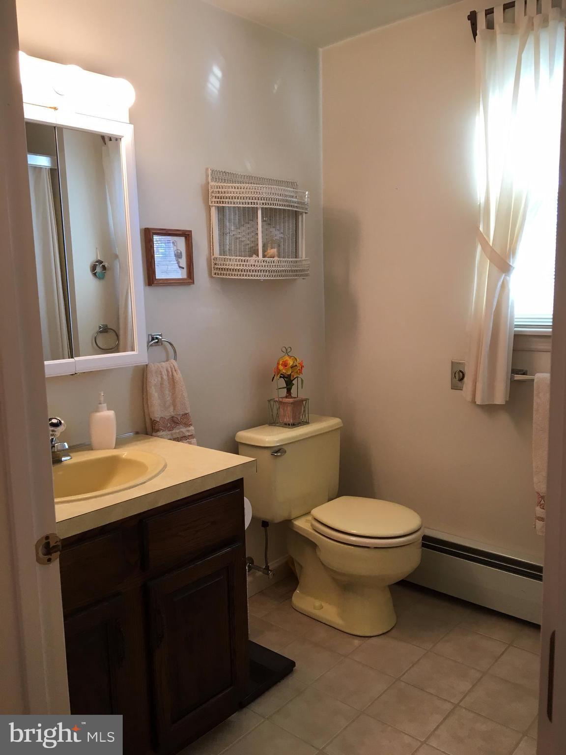 940 Weavertown Road Lebanon, PA 17046 - Photo 15 of 20 Bathroom 2nd Floor