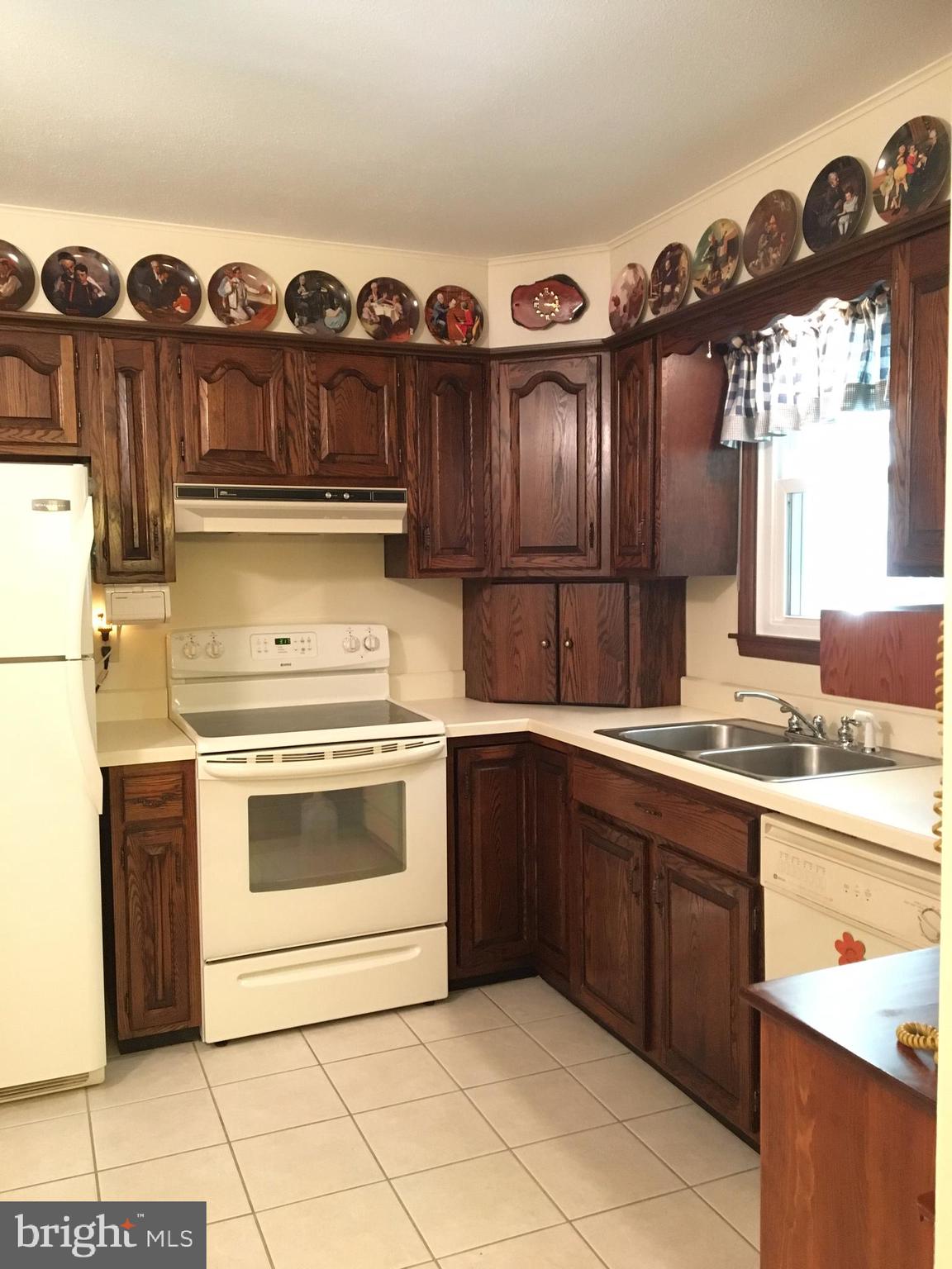 940 Weavertown Road Lebanon, PA 17046 - Photo 16 of 20 Kitchen