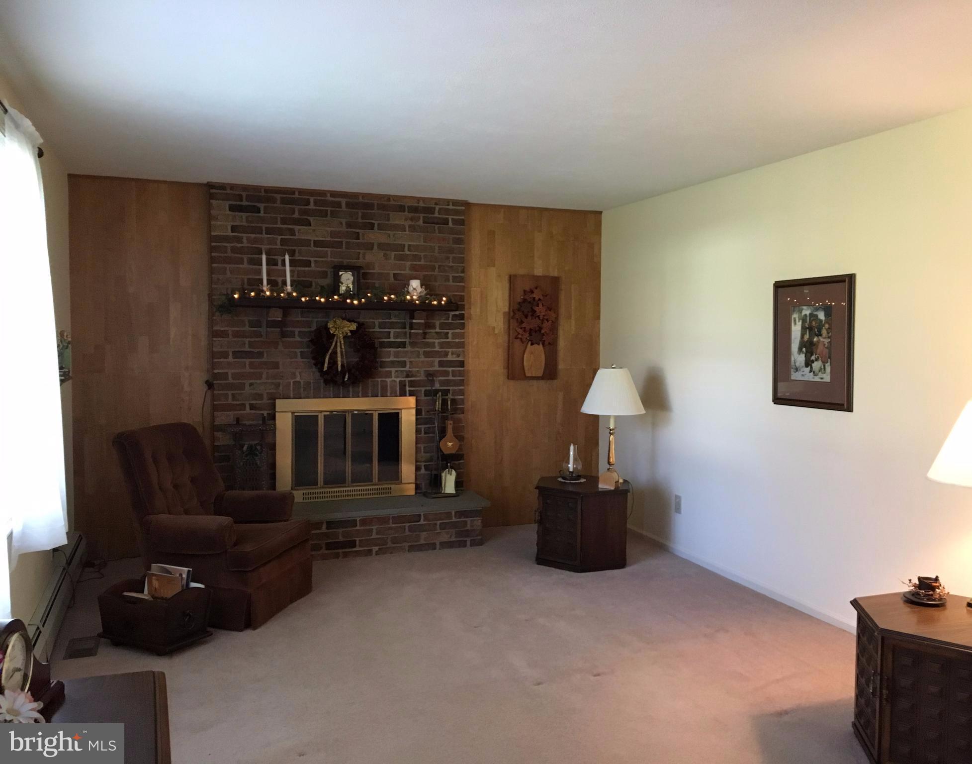 940 Weavertown Road Lebanon, PA 17046 - Photo 8 of 20 Living Room
