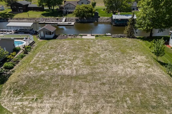 $145,000 | 3550 East Harbor Drive, Bettendorf, IA 52722