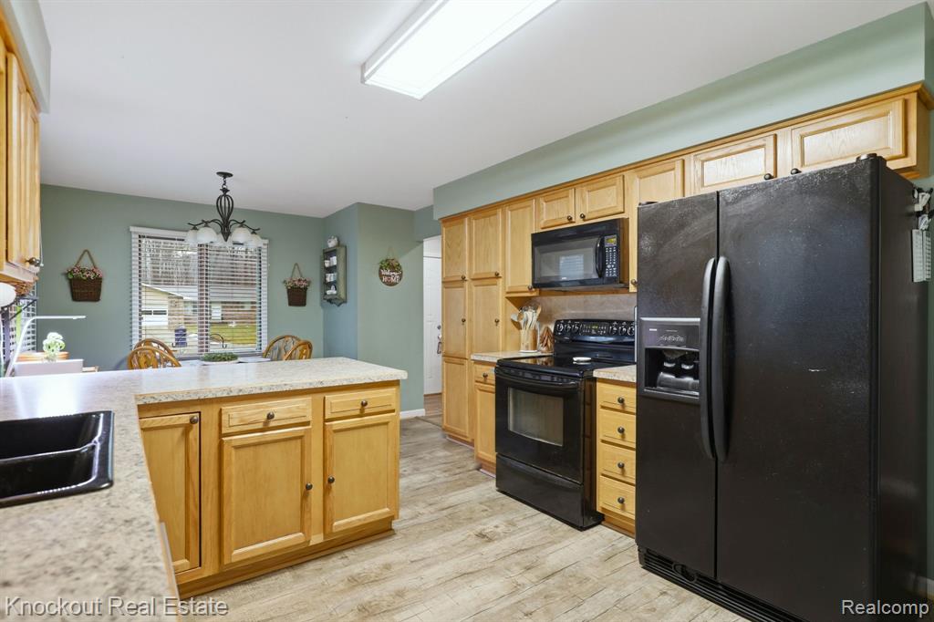 4256 Emerald Road Bridgeport, MI 48722 - Photo 17 of 47 Gallery Image 17