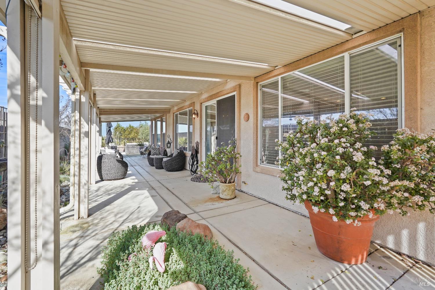 341 Watson Hollow Drive Rio Vista, CA 94571 - Photo 26 of 38 a lobby with furniture and flowers