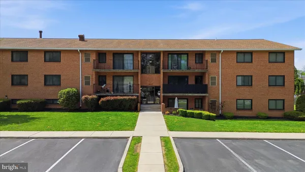 $159,000 | 1635 Edgewood Place, Unit 201, Hagerstown, MD 21740