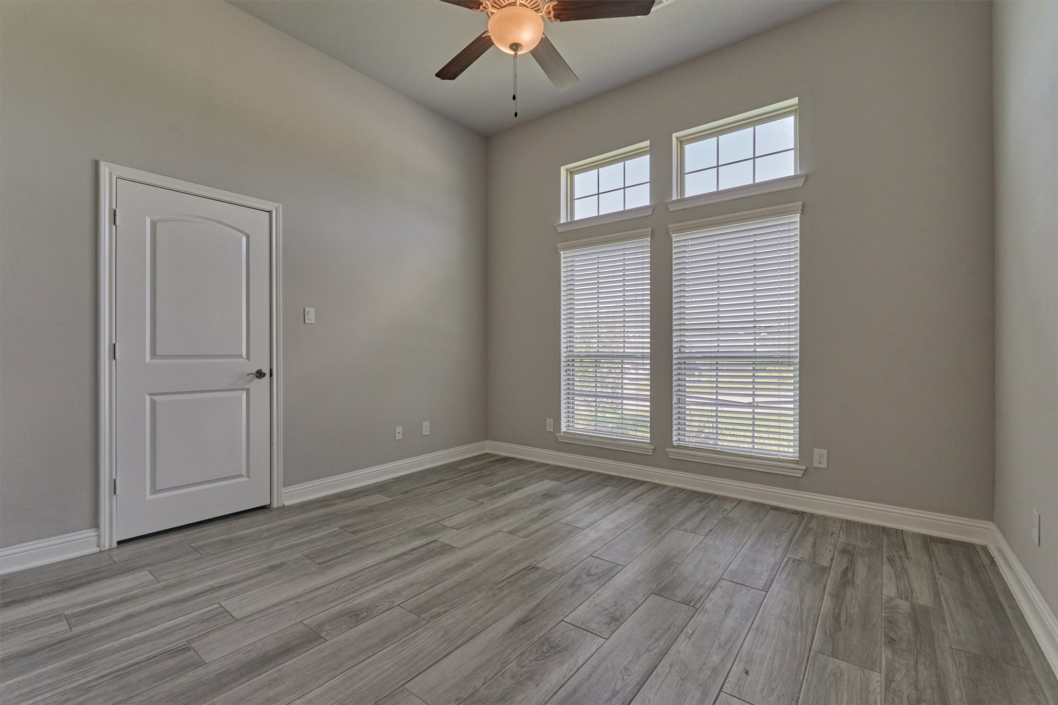 180 Racetrack Lane Montgomery, TX 77356 - Photo 27 of 46 This secondary bedroom has large windows and overlooks the front yard.