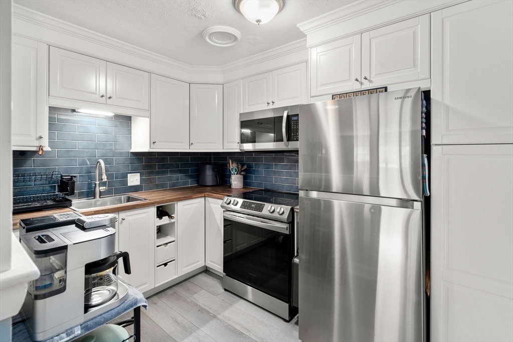 32 Whitman Road, Unit B1 Waltham, MA 02453 - Photo 4 of 15 Gallery Image 4