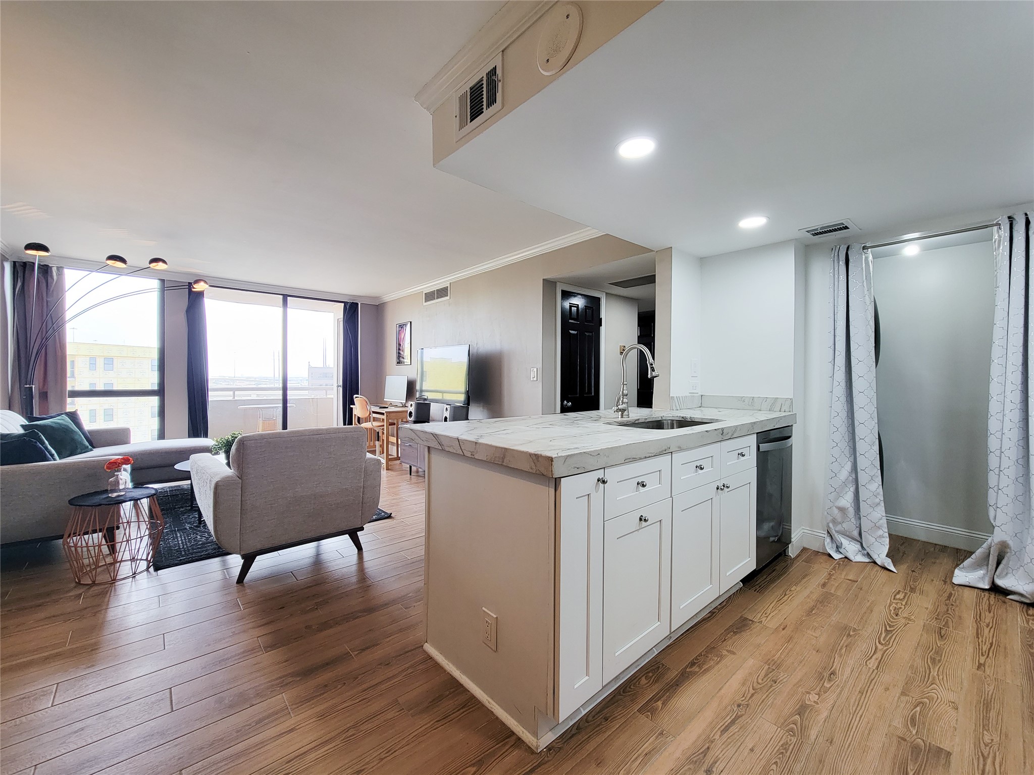 3525 Sage Road, Unit 908 Houston, TX 77056 - Photo 4 of 47