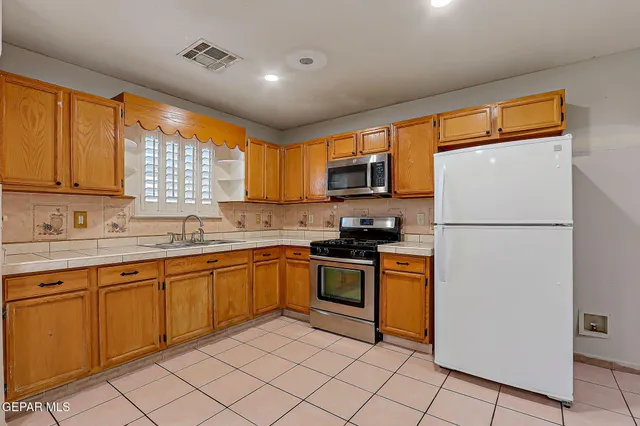 $195,000 | 10424 Valle De Oro Drive, Socorro, TX 79927
