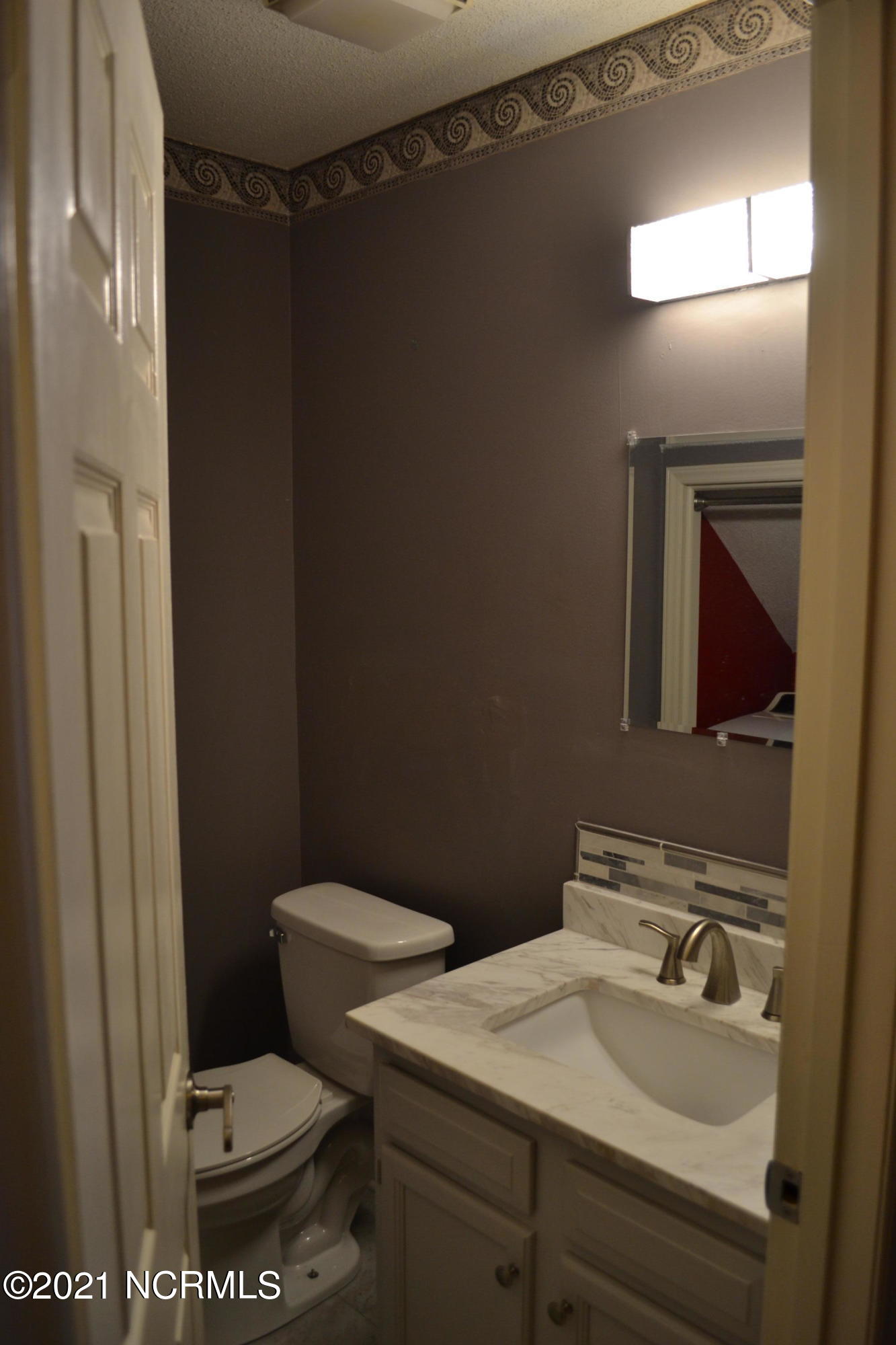 1985 Quail Ridge Road, Unit J Greenville, NC 27858 - Photo 15 of 28 Half Bath