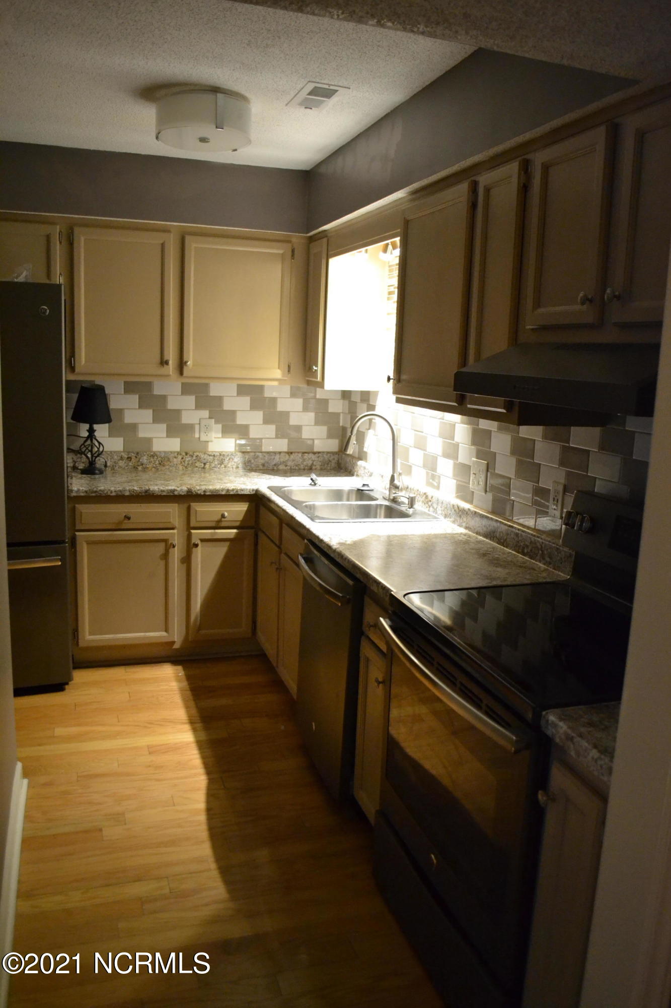 1985 Quail Ridge Road, Unit J Greenville, NC 27858 - Photo 4 of 28 Kitchen