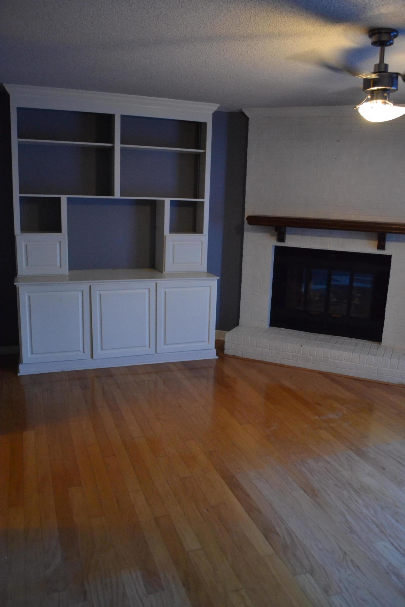 1985 Quail Ridge Road, Unit J Greenville, NC 27858 - Photo 8 of 28 Living Room with Built in
