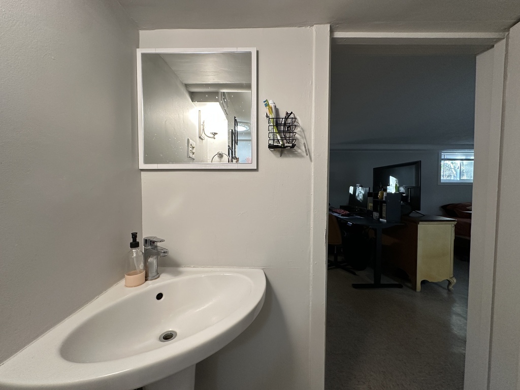 5701 North Keystone Avenue, Unit GDN Chicago, IL 60646 - Photo 17 of 20 a bathroom with a sink and mirror