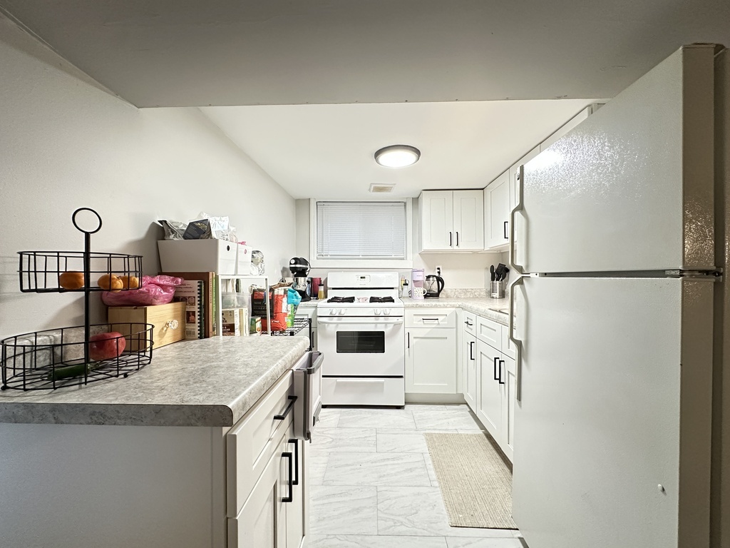 5701 North Keystone Avenue, Unit GDN Chicago, IL 60646 - Photo 2 of 20 a kitchen with cabinets and appliances