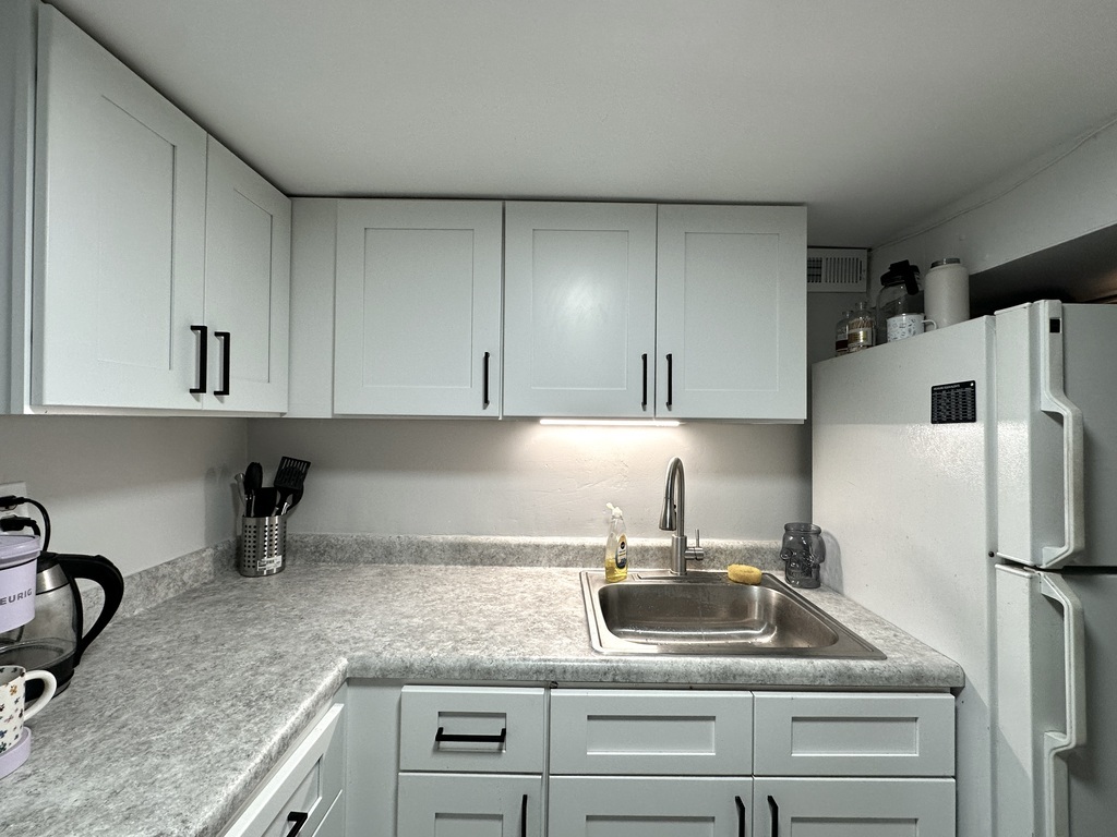 5701 North Keystone Avenue, Unit GDN Chicago, IL 60646 - Photo 6 of 20 a kitchen with granite countertop a sink stainless steel appliances and cabinets