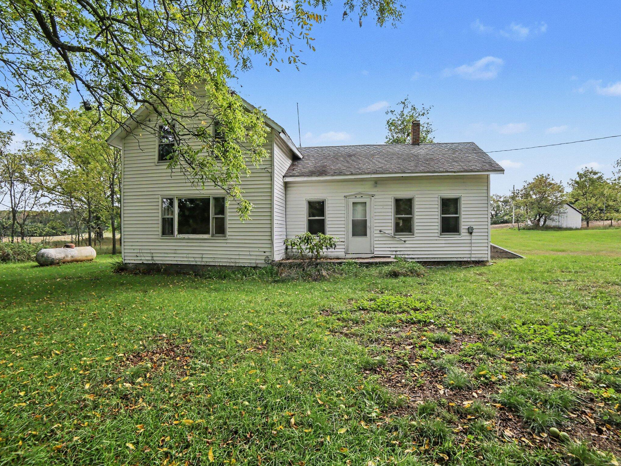 852 South Stiles Road Ludington, MI 49431 - Photo 4 of 27 004_file_8223