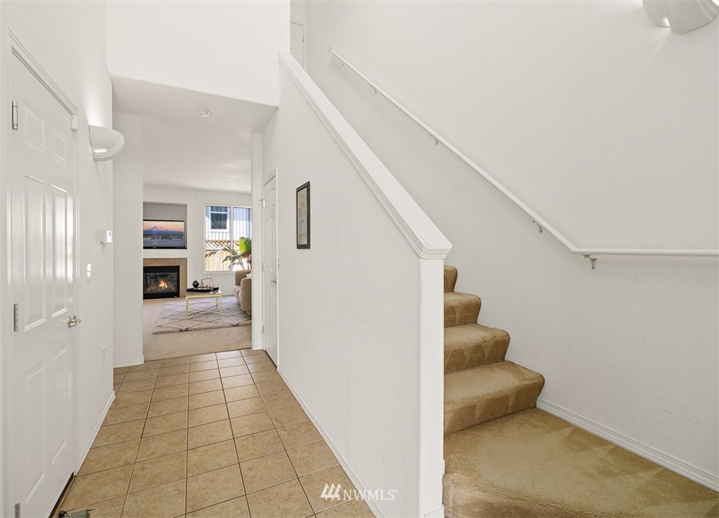 3010 Southeast 11th Place, Unit 1056 Renton, WA 98058 - Photo 4 of 37 Gallery Image 4